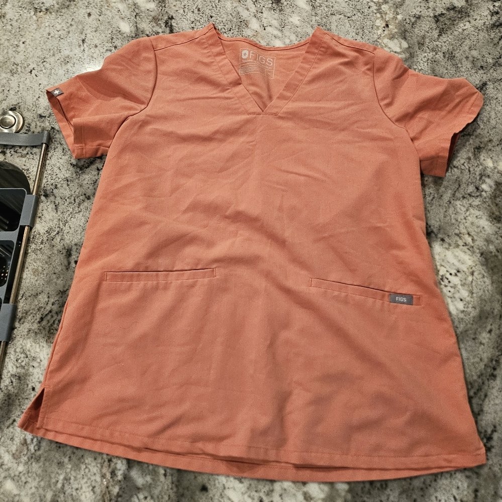 Figs medium Catarina one peach scrub top